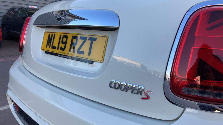 MINI Hatchback 2.0 Cooper S Exclusive II 5dr [Comfort/Nav Pack] Petrol Hatchback